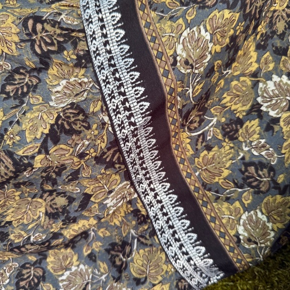 Kantha Bae Silk Shrug - Picture 3 of 4
